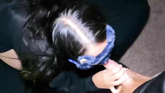 Жопастая девушка из Мексики в чулках трахается раком после отсоса